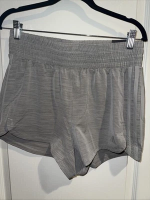 PANTALONES CORTOS DEPORTIVOS MUJER-ADIDAS PACER-NYLON GRIS TALLA MEDIANA NUEVOS CON ETIQUETAS Foto 1 de 4