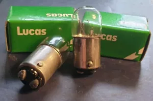 Un par de bombillas de filamento único de doble contacto Lucas vintage de 12 V BA15D - Imagen 1 de 7