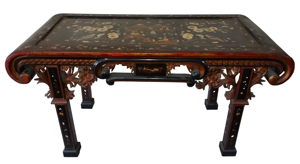 TABLE D'AUTEL CHINOIS. BOIS SCULPTÉ. MARQUETERIE EN MÉTAL ET NACRE. CHINE. XIXÈ - Photo 1/1