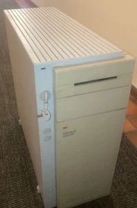 Apple Quadra 900  20-160 als Teilespender - hat Schäden, aber sie funktioniert ! - Bild 1 von 9