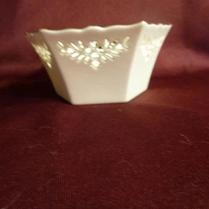 LENOX - Shelburne 9" Hexagon Candy Bowl w Cut Outs a w 24K Gold Trim - USA Made - Picture 1 of 4
