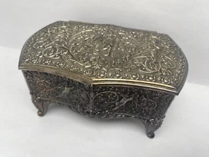 VINTAGE SILVER TONE ETCHED METAL ART PRINT JEWELRY PADDED TRINKET BOX CHERUBS - Picture 1 of 22