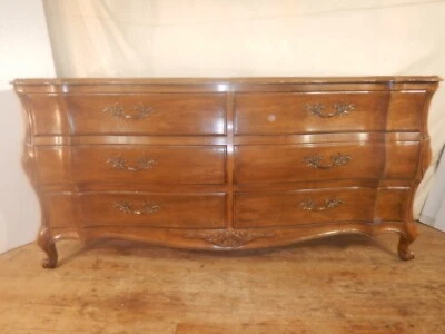 Винтажный французский комод-бомба в стиле Людовика XV White Furniture Co. - Изображение 1 из 4