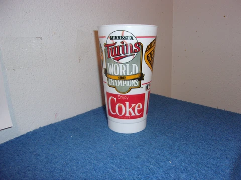 MN. TWINS ..1987 WORLD SERIES CHAMPIONS  COCA-COLA PLASTIC GLASS..#1 Cover