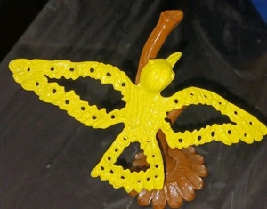🔥🔥🔥Vintage metal Yellow Hummingbird and flower Libby Earring holder🔥🔥🔥 - Picture 1 of 5