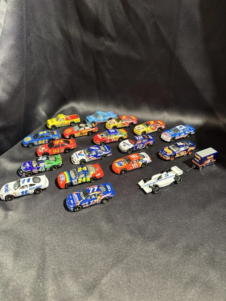Lote De 19 Carreras Diecast De Colección, Campeones De Carreras NASCAR, Serie Camiones, Sin Marca Foto 1 de 4