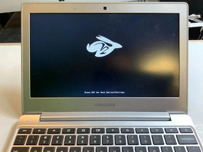 PORTATIL SAMSUNG CHROMEBOOK 2ª Generación 11.6 pulgadas (16gb ssd/eMMC, 2GB RAM, PLATEADO, SIN SISTEMA OPERATIVO) Foto 1 de 4