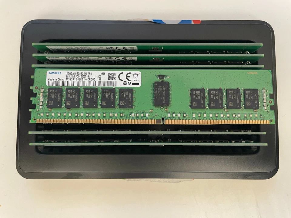 M393A1G43EB1-CRC SAMSUNG 8GB 2RX8 PC4-2400T DDR4 1.2V MEMORY MODULE (1x8GB) - Image 1 of 1