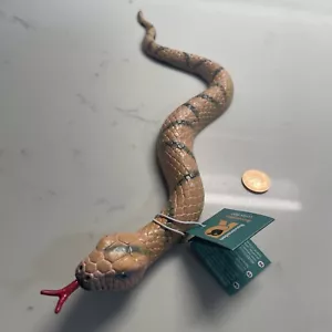 Ravensden Rubber Stretchy Snake 38CM - R024SN Realistic Wild Reptile - Picture 1 of 5