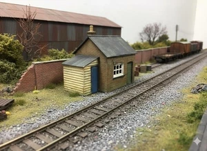 Small Building with lean to - OO9/OO/HO ideal for your layout - Picture 1 of 7