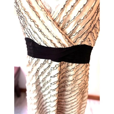 Vestido Adrianna Papell Hasta la Rodilla Crema y Negro Volantes Talla 16 Femenino Foto 1 de 4