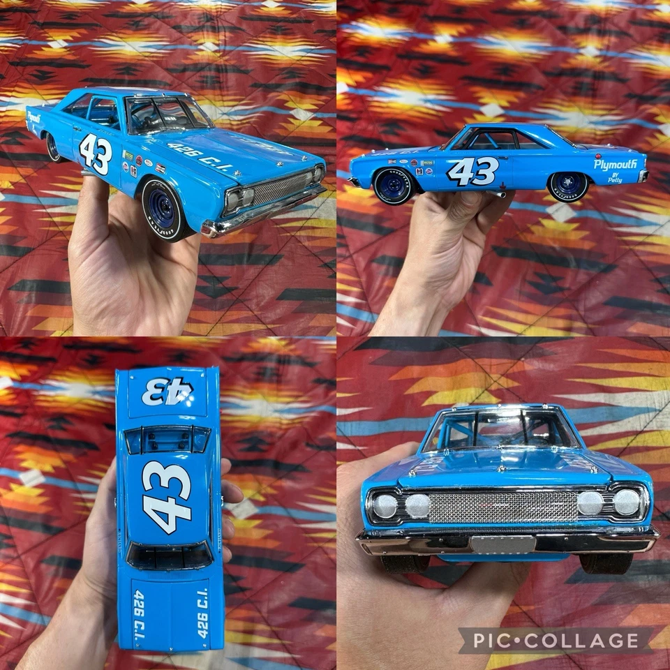 Richard Petty 1:24 #43 Plymouth GTX Belvedere 1967 Franklin Mint Diecast - Image 1 of 4