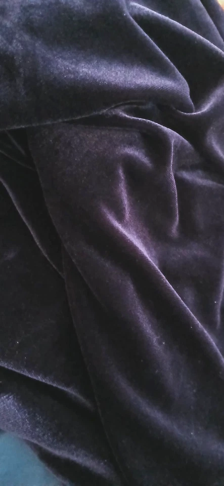 Остатки эластичной бархатной ткани из полиэстера 40x52 дюйма темно-фиолетовый - Изображение 1 из 1