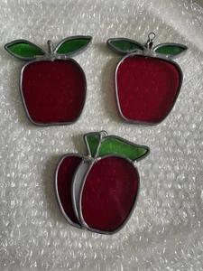 "Tres (3) vidrieras vintage manzana roja decoración de ventana 4"" de largo" - Imagen 1 de 8