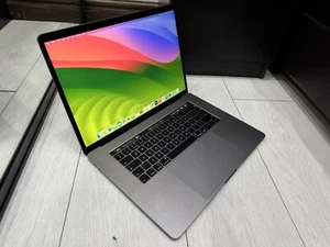 Apple MacBook Pro Retina 15.4” 2019 2TB SSD 32GB Ram 2.4GHz 8-Core i9 - Pro 560X - Afbeelding 1 van 18