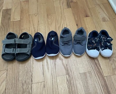 Paquete de varios zapatos para niños pequeños talla 6 Foto 1 de 2