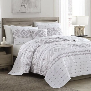 Brielle Home Cross Stitch Quilt Set with Bonus Cushion Cover - Picture 1 of 19