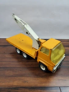 Grúa turbina Tonka vintage años 70 plataforma plana acero prensado con pluma naranja - Imagen 1 de 7