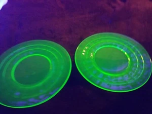 Green Vintage Vaseline glass Uranium 8inch Plates - Picture 1 of 4