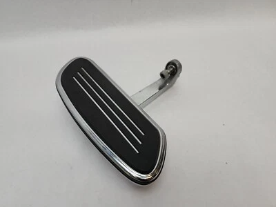 Reposapiés de pasajero lado izquierdo Harley Davidson CVO Touring Models con soporte Foto 1 de 4