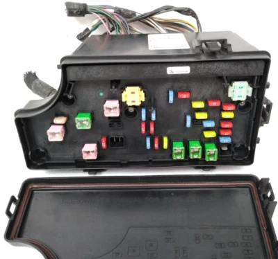 04692343AC Jeep Compass 2011-2014 Patriot caja de fusibles bahía de motor TIPM F53 Foto 1 de 4