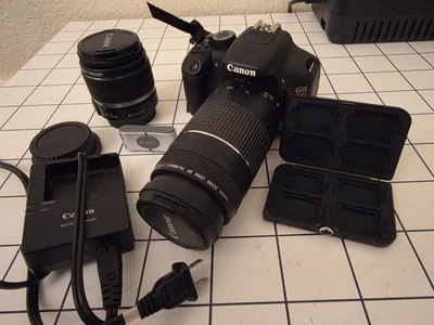 Cámara Canon EOS Rebel T2i DSLR con EF-S 18-55mm f/3.5-5.6 y accesorios Foto 1 de 2