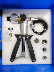 Japsin Instrumentation Handheld Vacuum Cum Pressure Calibrator Model JI-VP-17 - Picture 1 of 6