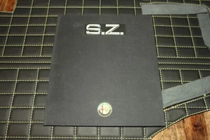 Folleto/folleto de tela de tapa dura Alfa Romeo S.Z. 1989 cupé VIP RARO - Imagen 1 de 4