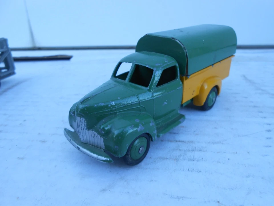 très belle camionnette studebaker DINKY toys - Photo 1/4