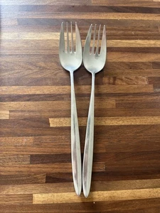 2 Oneida ESSENCE Pattern Glossy 18/10 Stainless DINNER FORKS 7-3/4” Indonesia - Picture 1 of 13