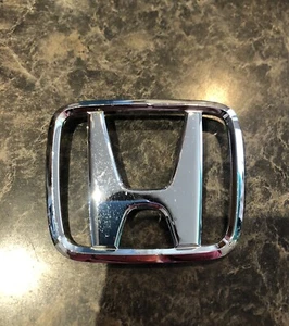 1998 1999 2000 HONDA ACCORD REAR EMBLEM LOGO SYMBOL BADGE H CHROME OEM - Picture 1 of 4