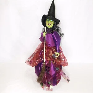 "Figura de bruja con escoba Hanna's Handiworks 18,5"" verde púrpura nueva con etiquetas" - Imagen 1 de 8