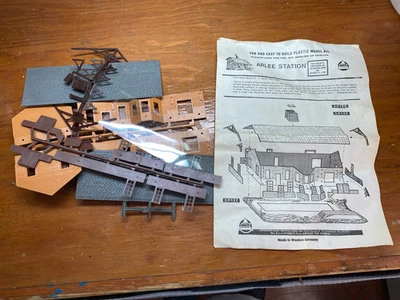 Винтажный ВИНТАЖНЫЙ СТРОИТЕЛЬНЫЙ КОМПЛЕКТ TYCO HO МАСШТАБ ARLEE STATION 7761 - Изображение 1 из 3