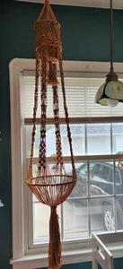 Soporte para plantas colgantes de macramé vintage de mediados de siglo - Imagen 1 de 3