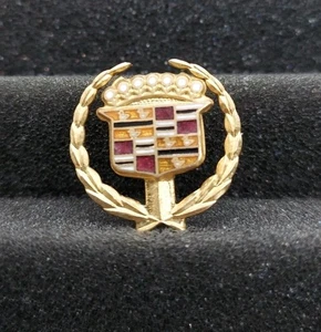CADILLAC WREATH recorte - pasador de sombrero, pasador de solapa, tie tac, alfiler de sombrero - Imagen 1 de 4