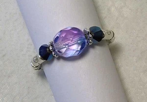 ANILLO ELÁSTICO CYNTHIA LYNN "VIOLETAS SON AZULES" PLATEADO PÚRPURA CRISTAL CHECO - Imagen 1 de 1