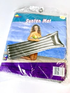 Tappetino galleggiante piscina vintage Intex The Wet Set Sun Tanner argento 1996 72" x 27" NUOVO - Foto 1 di 3