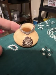 Vaso ceramica stile sud-ovest in resina effetto pietra miniatura fatto a mano alto 3/4" Signe - Foto 1 di 2