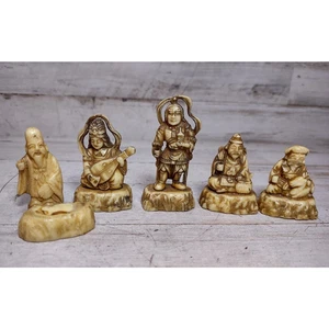 Lote de 5 Figuras Netsuke Netsuke Japonesas Pequeñas Resina Tallada De Colección Música Guerrero Monje - Imagen 1 de 7