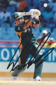 PAKISTAN CRICKET: KAMRAN AKMAL SIGNED 6x4 TWENTY20 ACTION PHOTO+COA **PROOF** - Picture 1 of 2