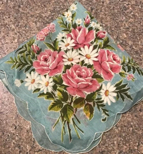 VINTAGE COTTON HANDKERCHIEF HANKY 13X14 ROSE DAISY FERN MOTIF SCALLOPED EDGES - Picture 1 of 4