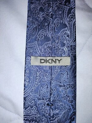 CORBATA DKNY 3" Azul/Paisley Excelente Estado. Foto 1 de 2
