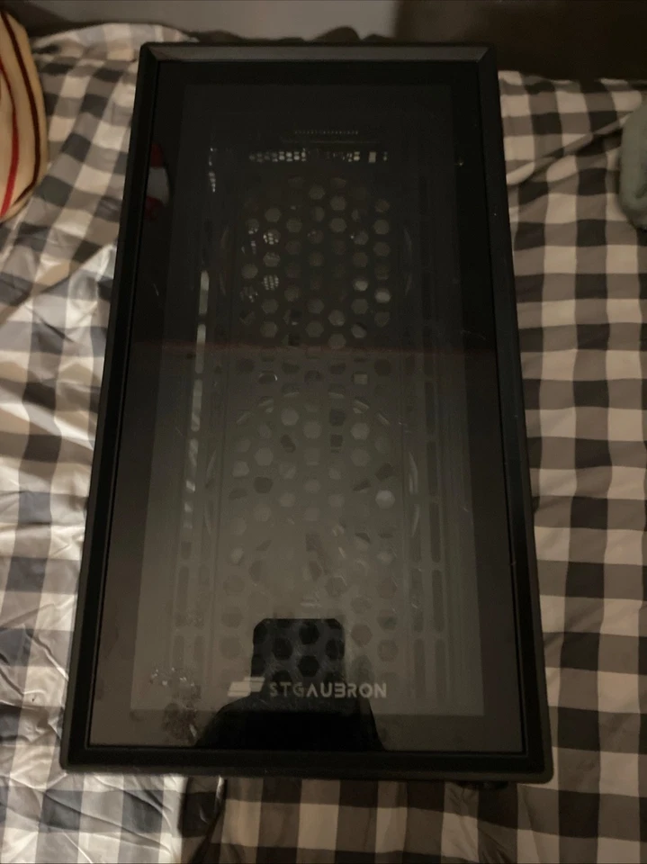 PC de sobremesa gaming stgaubron Foto 1 de 4