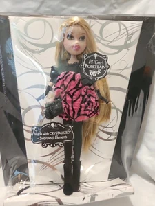 MGA Limited Edition Bratz Couture Porzellan Puppe Daphne ohne Box siehe Bilder - Bild 1 von 16