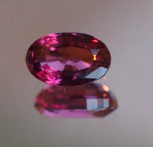 1 Granat Rhodolith oval facettiert 2,69 ct 4,6 x 6,1 x 9,7 mm lupenrein - Bild 1 von 5