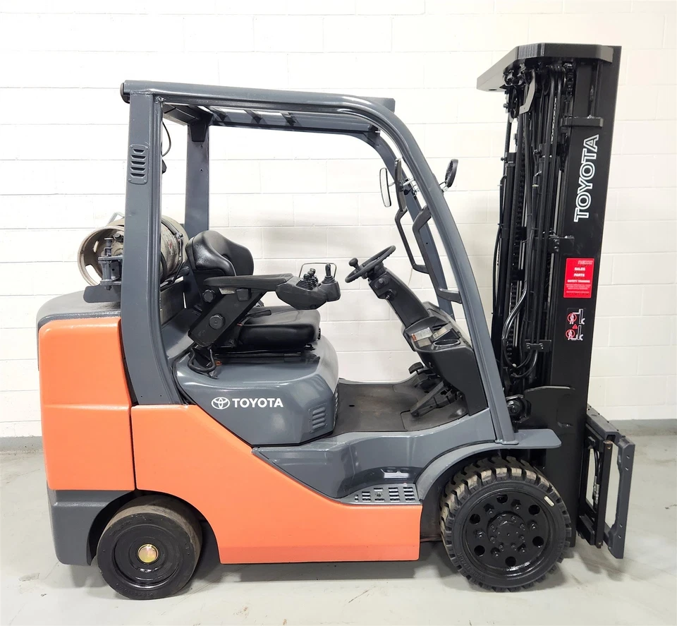 ¡BONITO! Carretilla elevadora Toyota 2014 6500 lb GLP 6.500 LB 8FGCU32 cambio lateral Foto 1 de 4