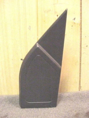 GEO TRACKER 89-95 TRACKER 2 DOOR 96-98 DOOR PANEL SAIL TRIM PIECE RH # 84752 60A - Image 1 of 2