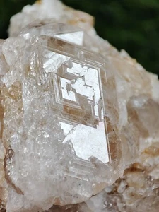 71-gm Very Rare Fluorescent Grossular Var Leuco garnet (AKA White Garnet) - Pk. - Picture 1 of 11
