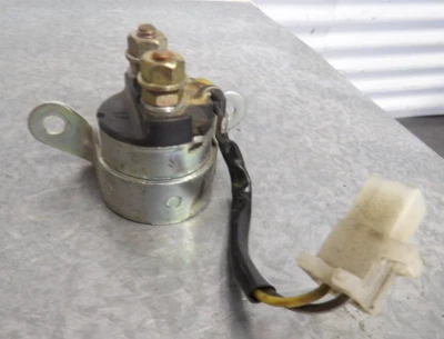 92-09 Relé solenoide de arranque Suzuki Boulevard S50 VS800 31800-15501 Foto 1 de 2