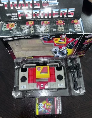 Transformers G1 Reissue AUTOBOT BLASTER 2020 Exclusive DAMAGED BOX complete  - Image 1 of 4